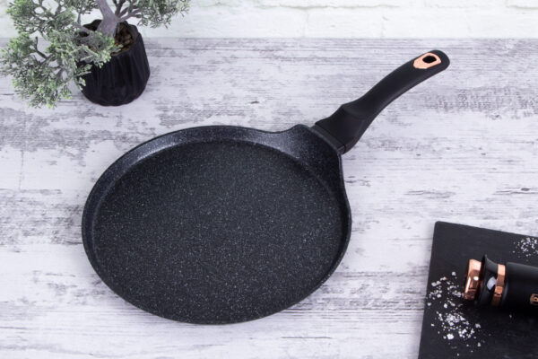 Blynu keptuve 28 cm Black Rose Collection NEMOKAMAS PROTEKTORIUS Berlinger Haus BH 6181 10 scaled