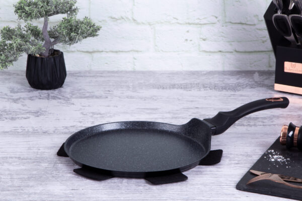 Blynu keptuve 28 cm Black Rose Collection NEMOKAMAS PROTEKTORIUS Berlinger Haus BH 6181 7 1 scaled