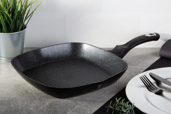 Grilio keptuve 28 cm Black Silver Collection NEMOKAMAS PROTEKTORIUS Berlinger Haus BH 1846 4 scaled