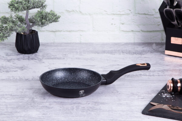 Keptuve 20 cm Black Rose Collection NEMOKAMAS PROTEKTORIUS Berlinger Haus BH 1633N 13 scaled