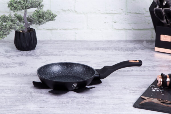 Keptuve 20 cm Black Rose Collection NEMOKAMAS PROTEKTORIUS Berlinger Haus BH 1633N 19 scaled
