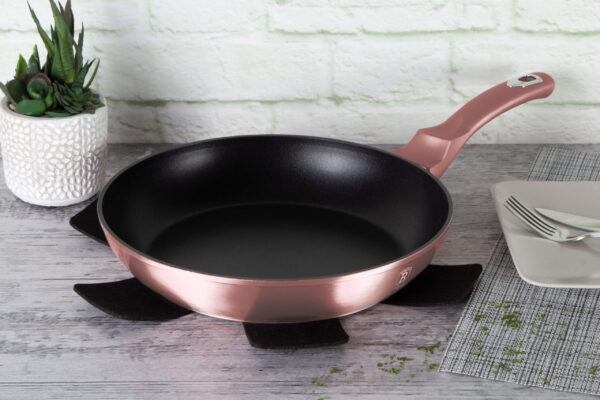 Keptuve 28 cm I Rose Collection NEMOKAMA PRIEZIURA Berlinger Haus BH 6025 10 scaled
