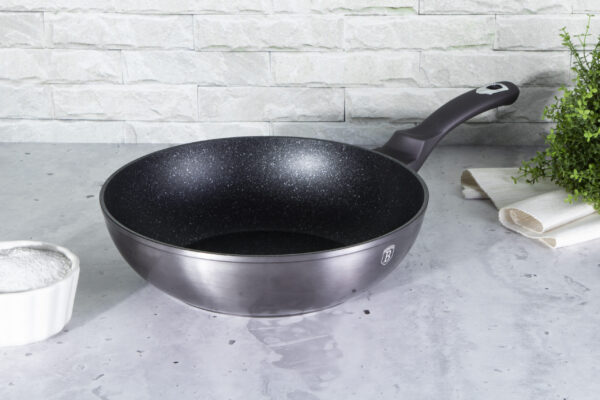 Wok, 28 cm, "Metallic Line Carbon Pro Edition